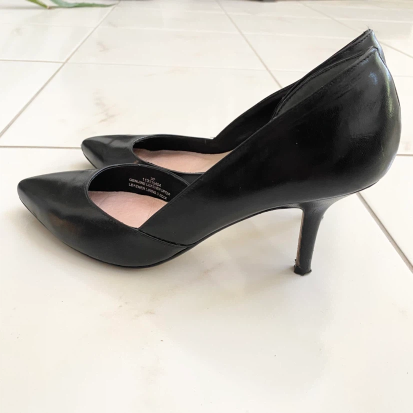 Town Shoes Black Leather Pointed Toe Heels (US 7) - photo 4