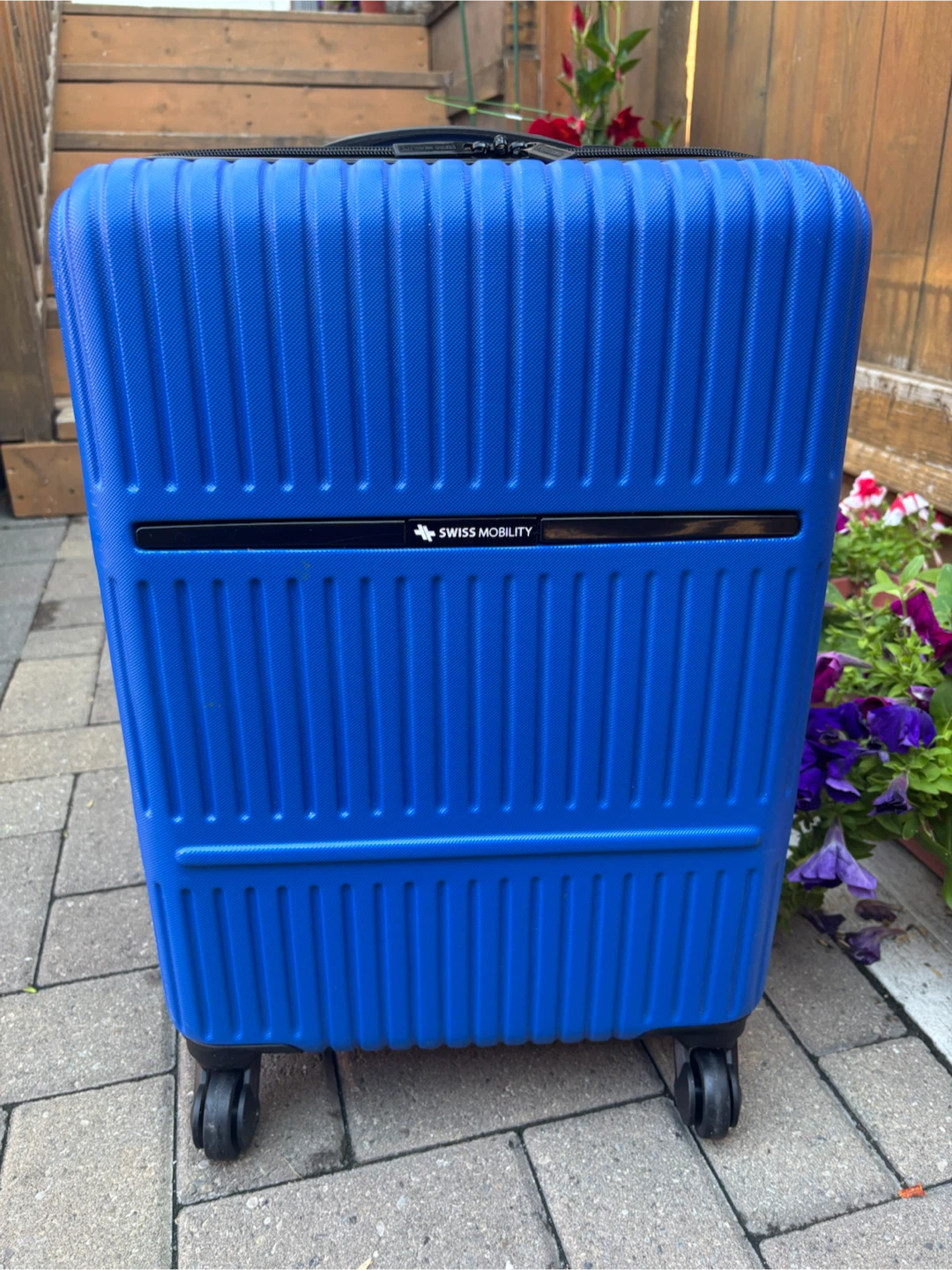 Swiss Mobility Blue Hardshell Spinner Luggage