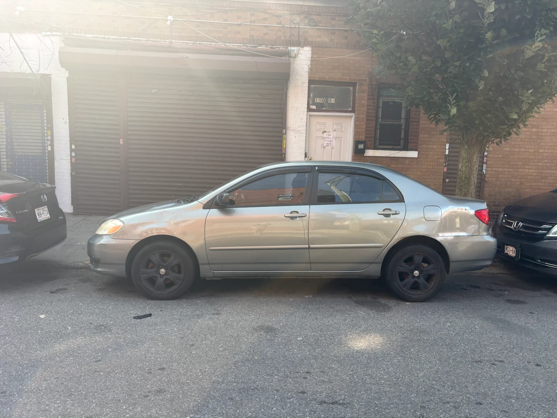 Toyota Corolla Sedan - photo 2