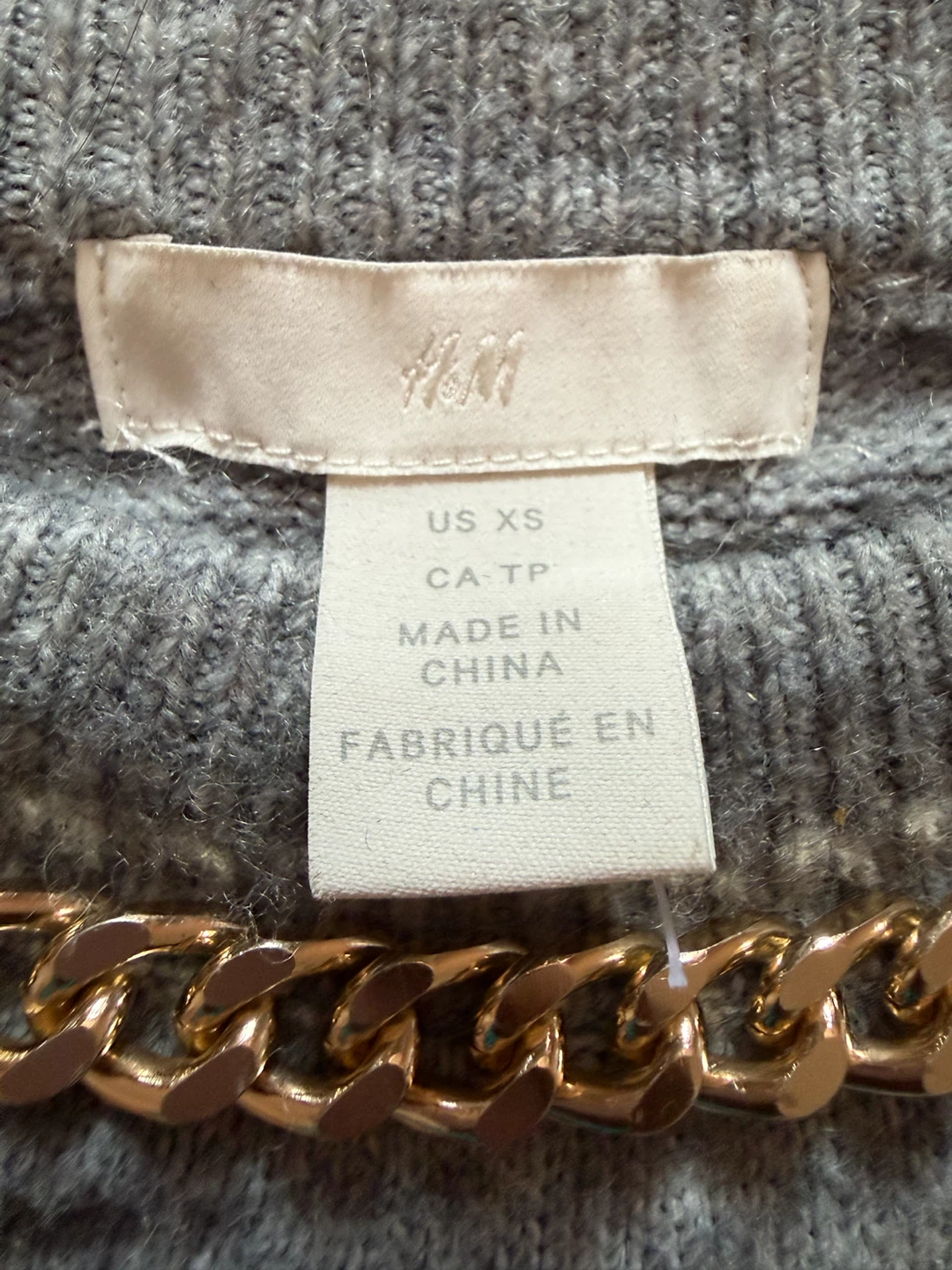 H&M Grey Sweater with Gold Chain Detail XS - photo 2