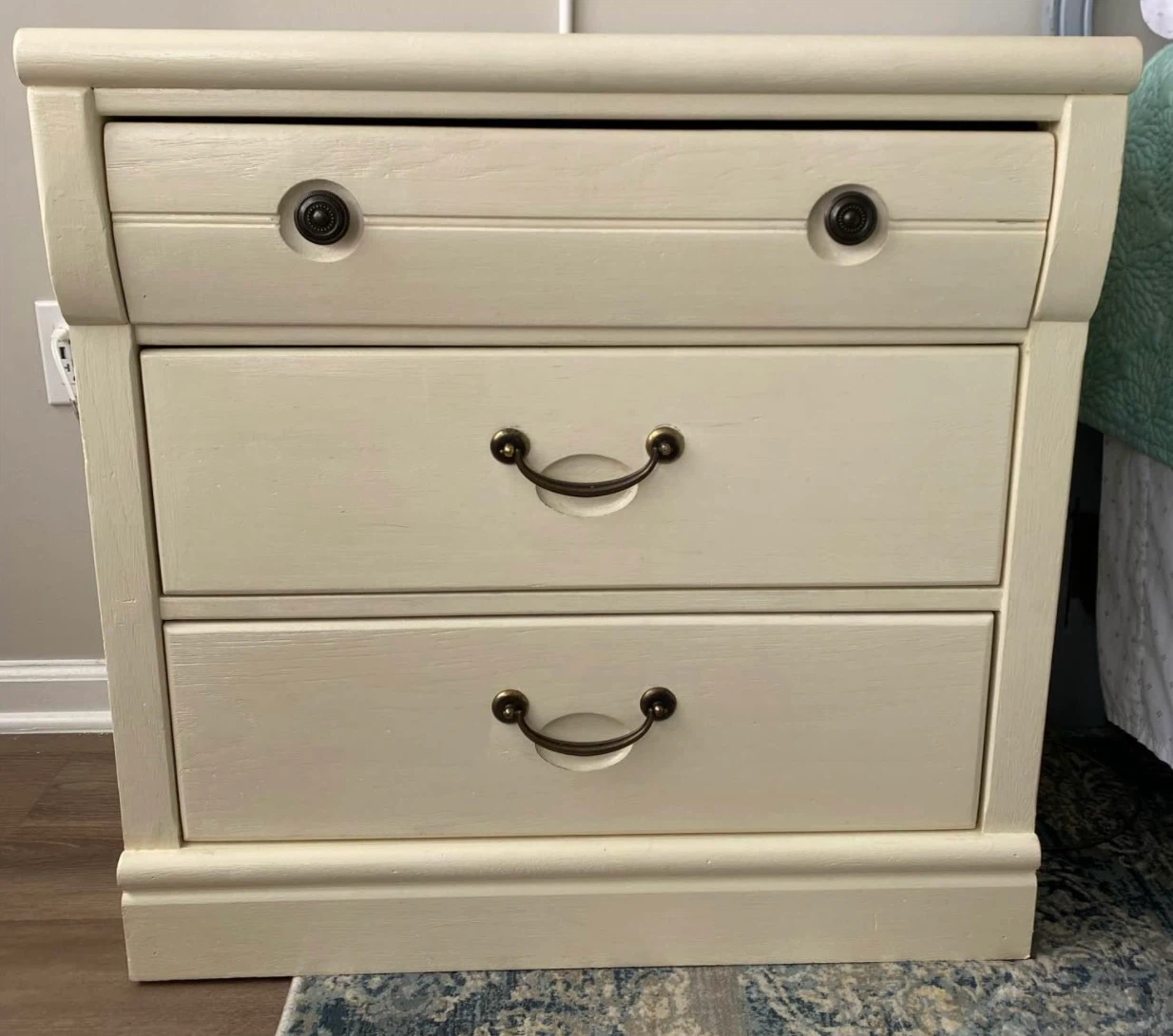 Free 2 Dressers/Nightstands Need to pickup both