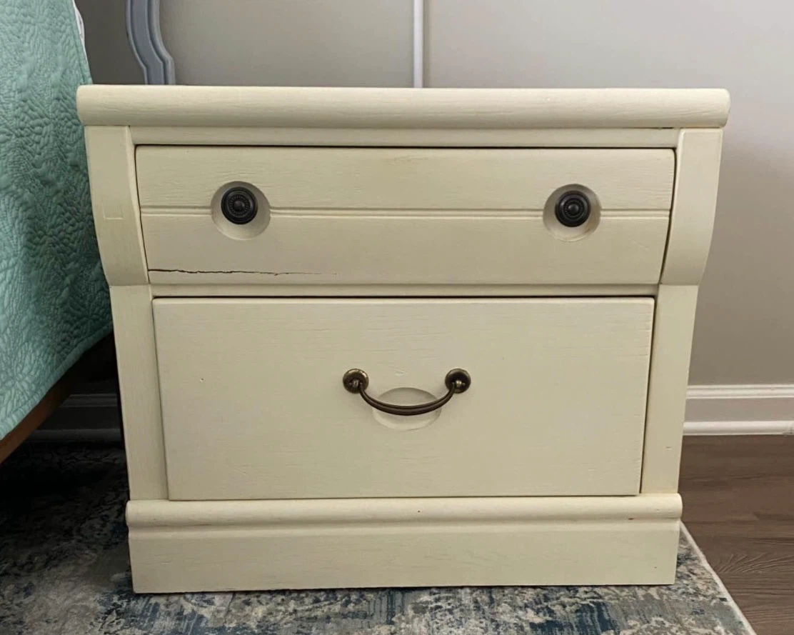 Free 2 Dressers/Nightstands Need to pickup both - photo 2