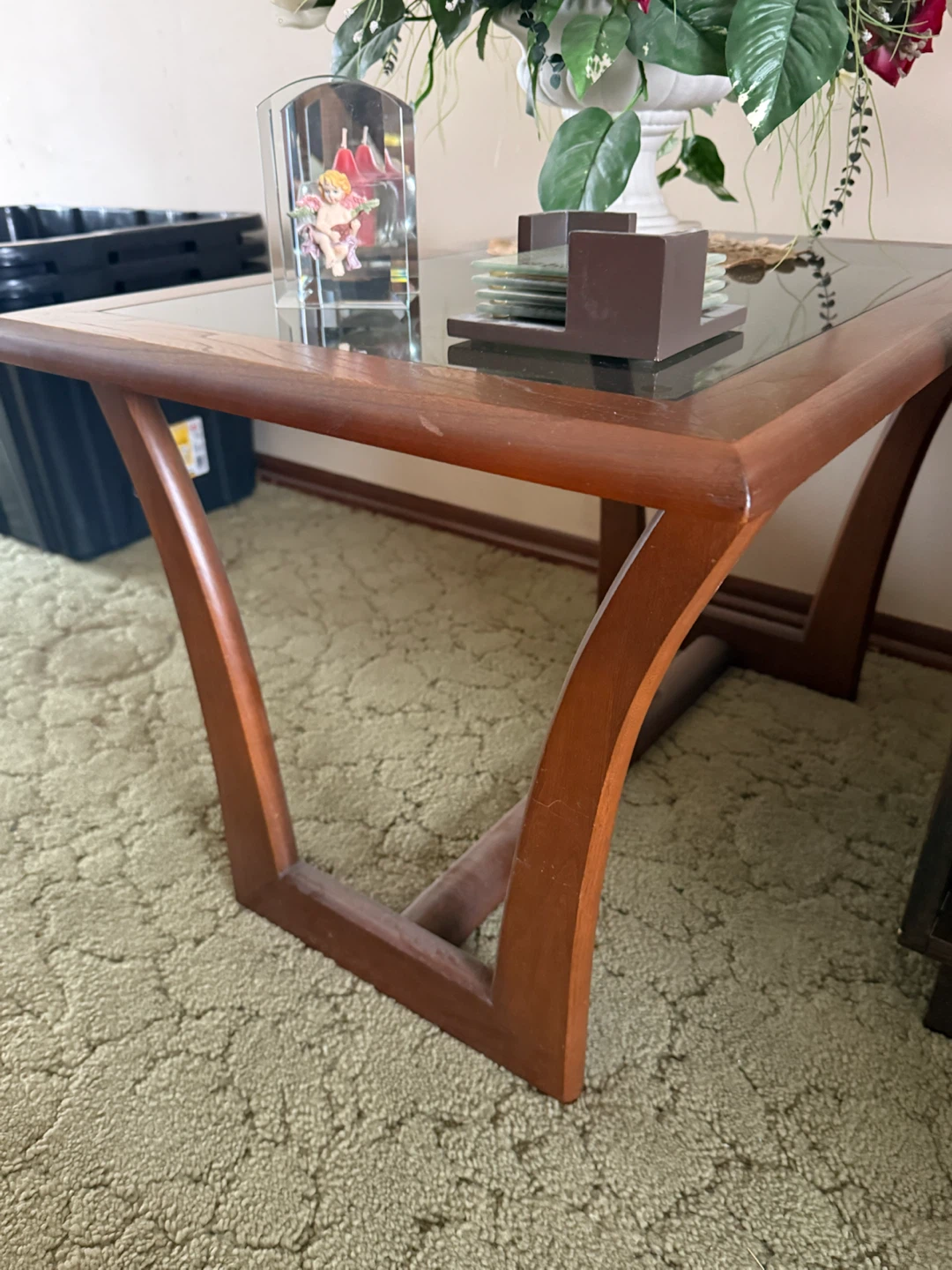 Wooden coffee table with glass top - photo 4