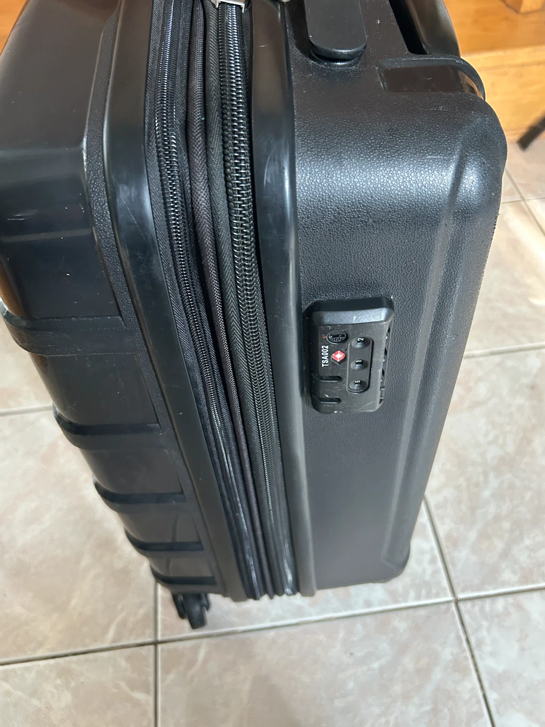 Black Hynes Eagle Carry-On Luggage - photo 3