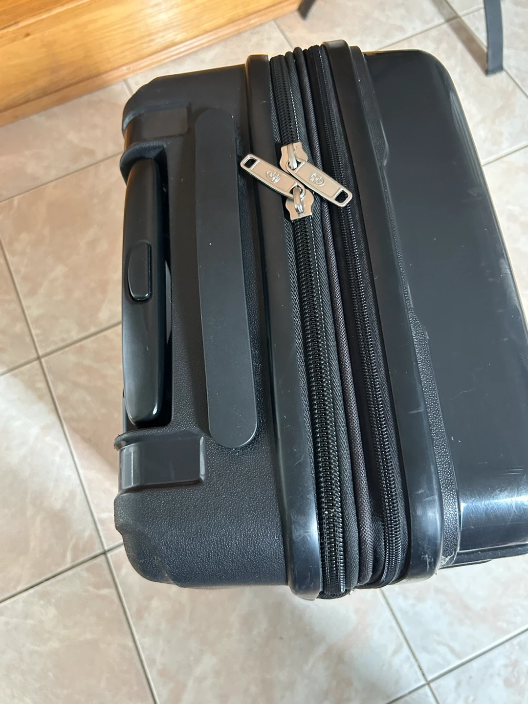 Black Hynes Eagle Carry-On Luggage - photo 4