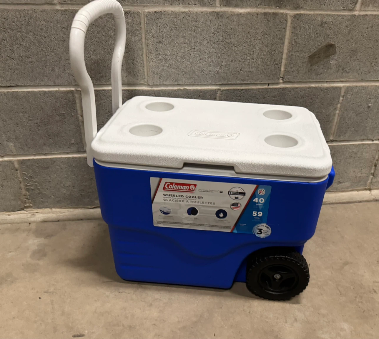 Coleman 40 Quart Blue Wheeled Cooler hold 59 cans 35$cash - photo 5