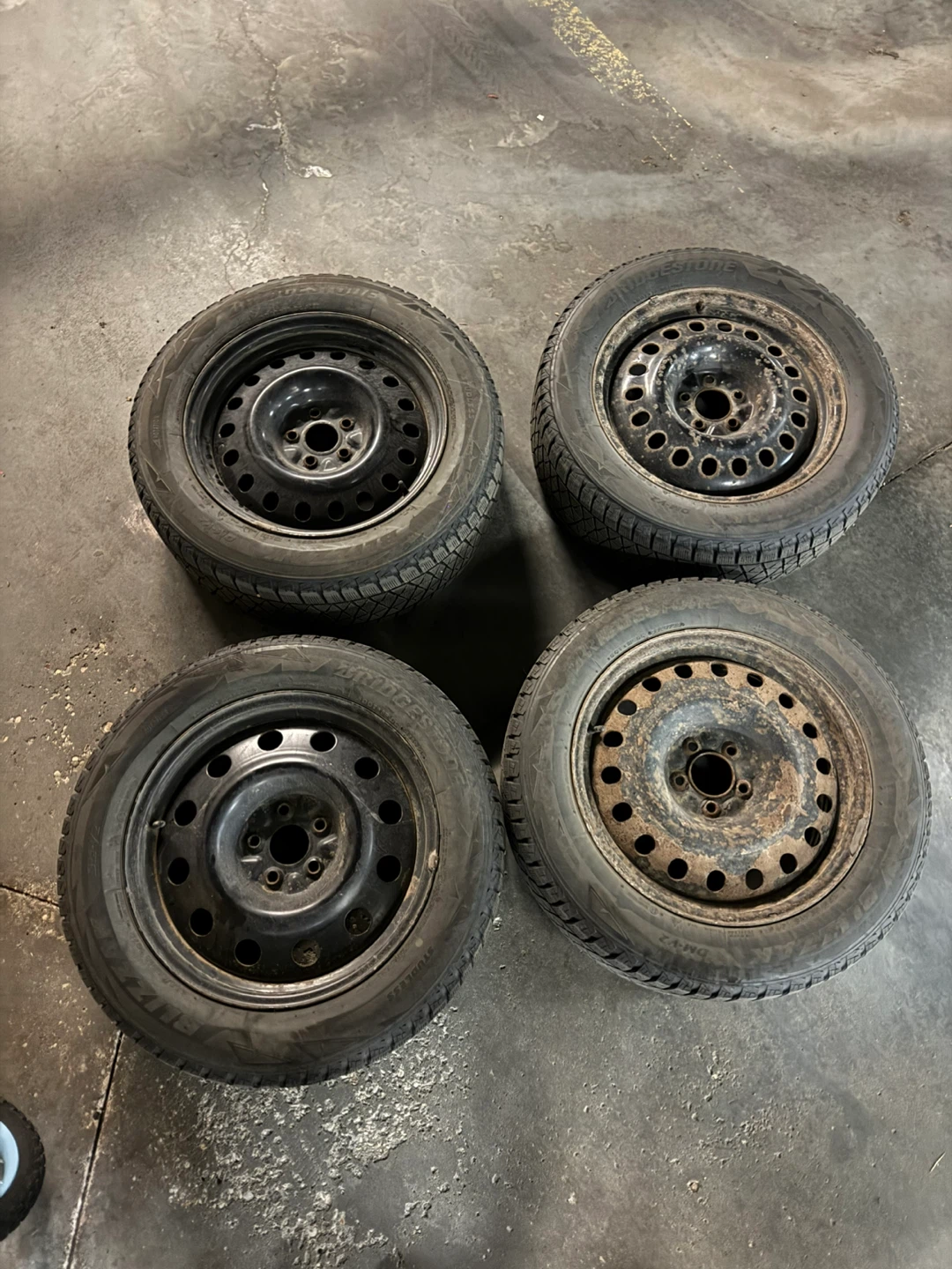 4 Bridgestone Blizzak DM-V2 Winter Tires on Rims with TPMS