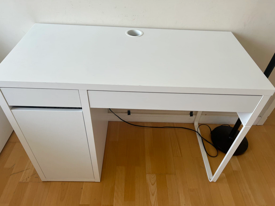 IKEA Micke desk - photo 4