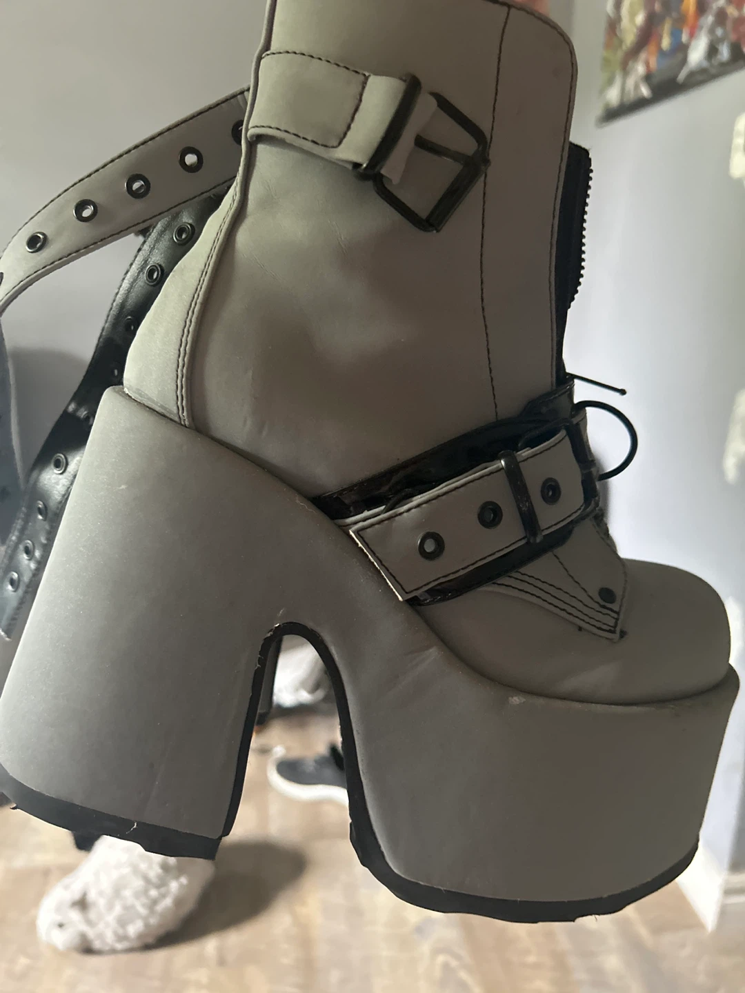 Demonia platform boots pick up only - photo 2