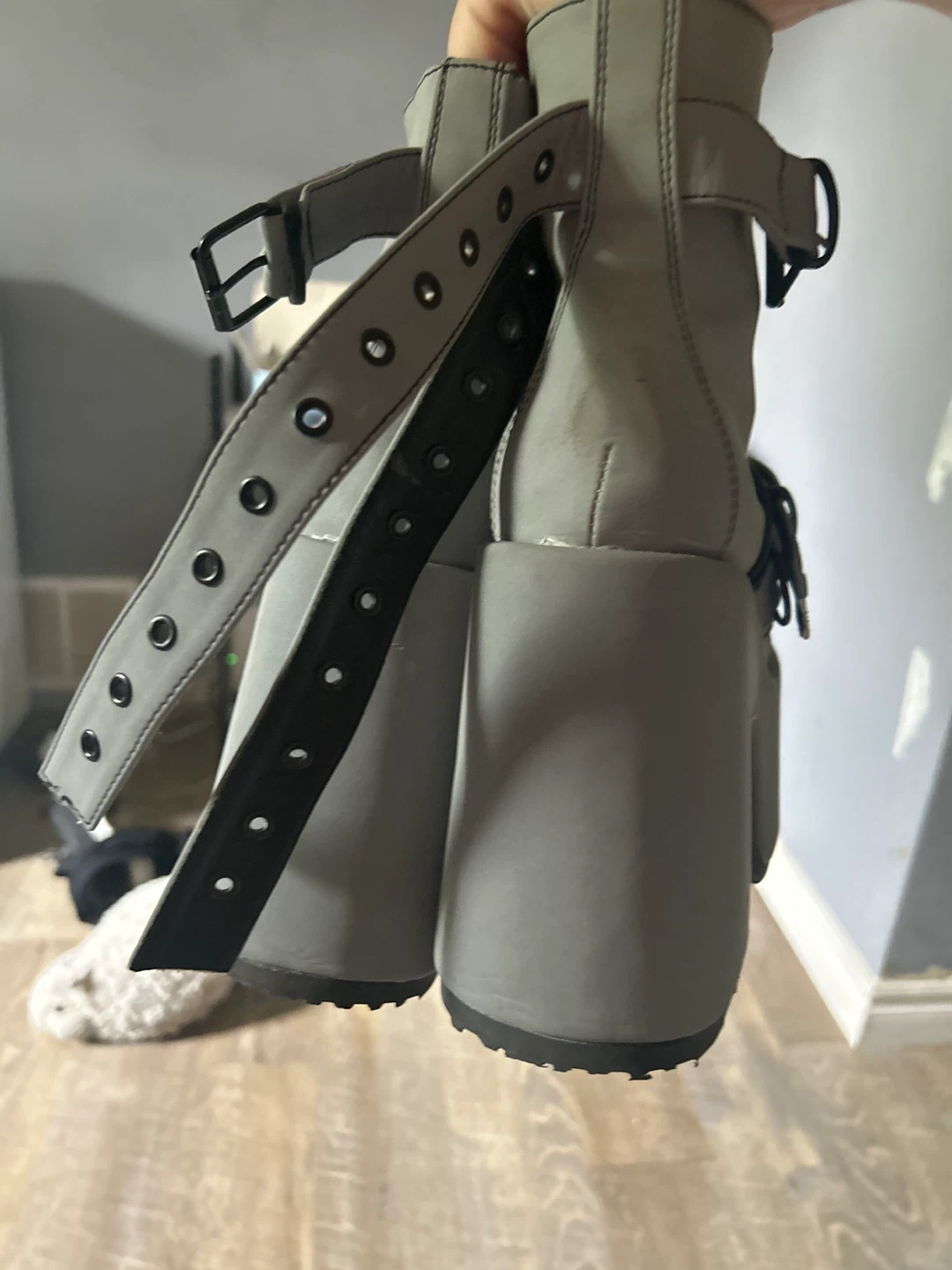 Demonia platform boots pick up only - photo 4