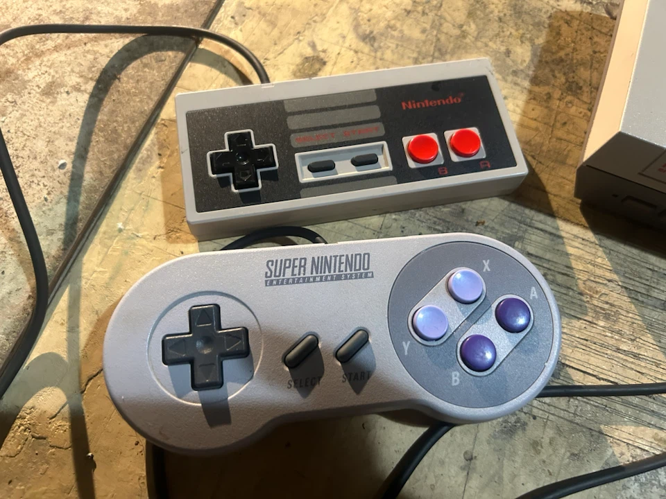 Nintendo Entertainment System Console with Controllers - photo 3