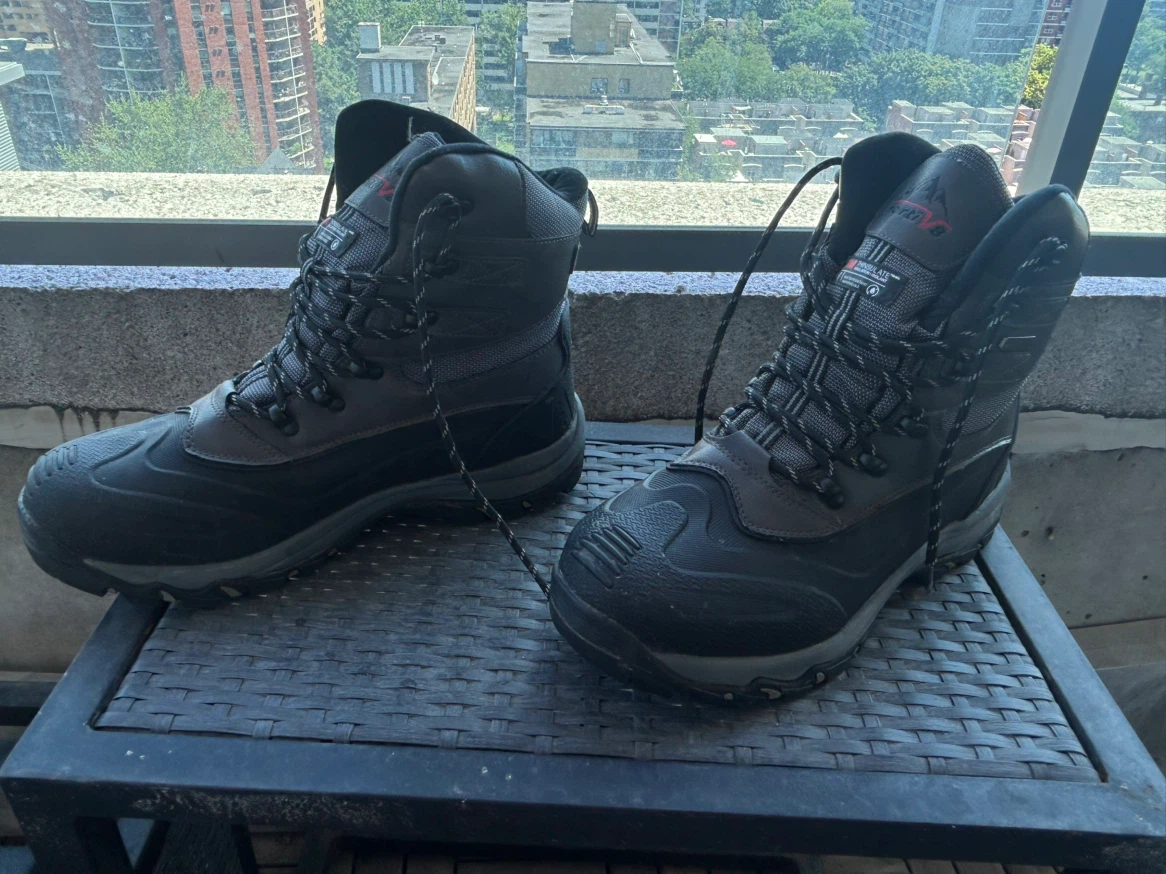 Snow boots size 10