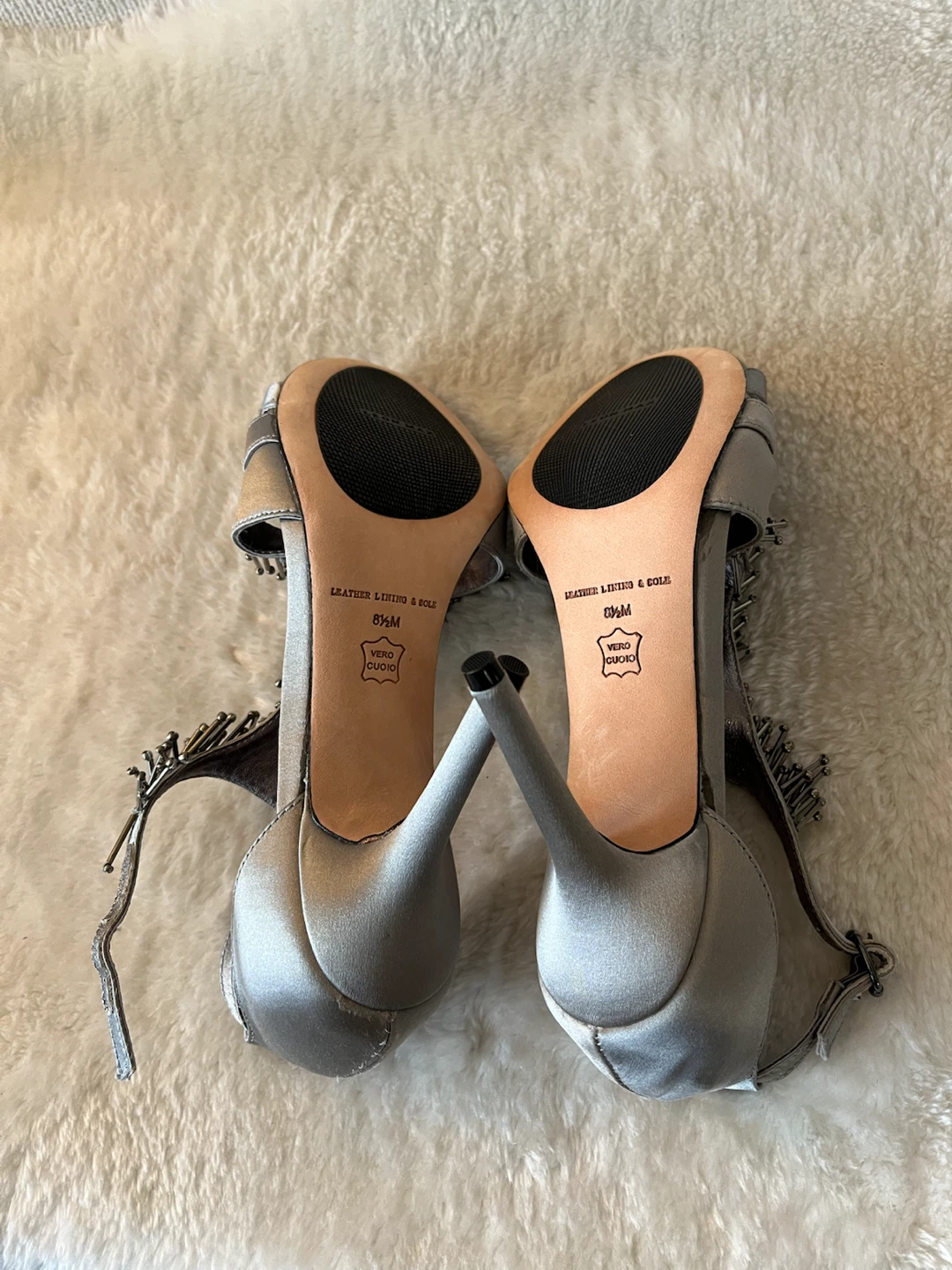 LEON MAX Metallic Gray T-Strap Heels Size 8.5M - photo 2