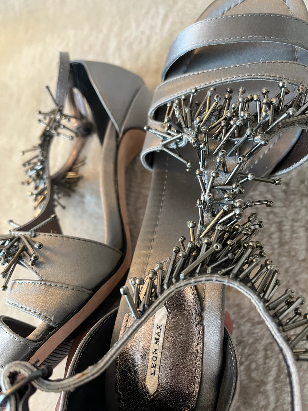 LEON MAX Metallic Gray T-Strap Heels Size 8.5M - photo 4