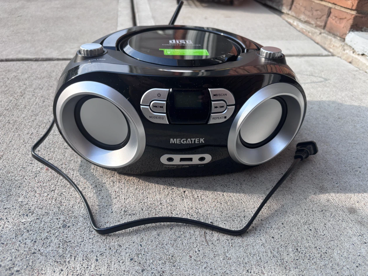 MEGATEK Portable CD Player with Bluetooth - photo 2