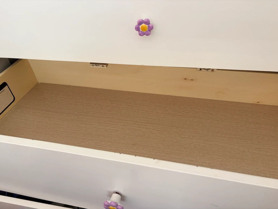 3 Drawer Dresser with Flower Knobs - photo 5