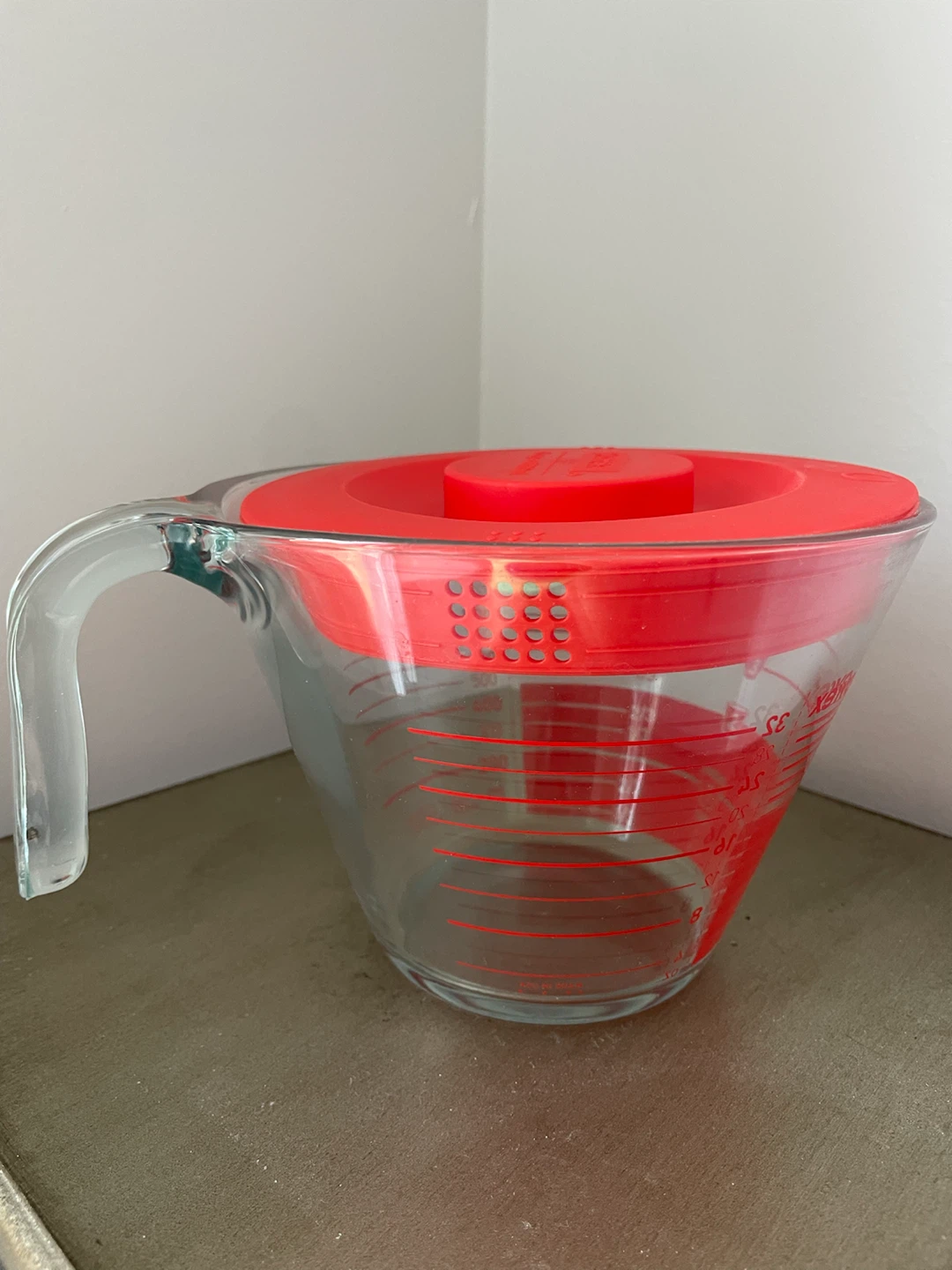 NEW! Pyrex Glass Measuring Cup with Red Lid 1000ml