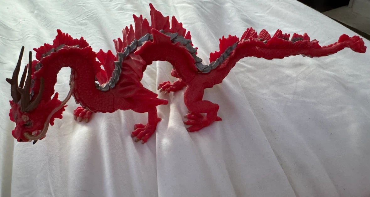 Red & Black Chinese Dragon Figurine – Decorative Collectible