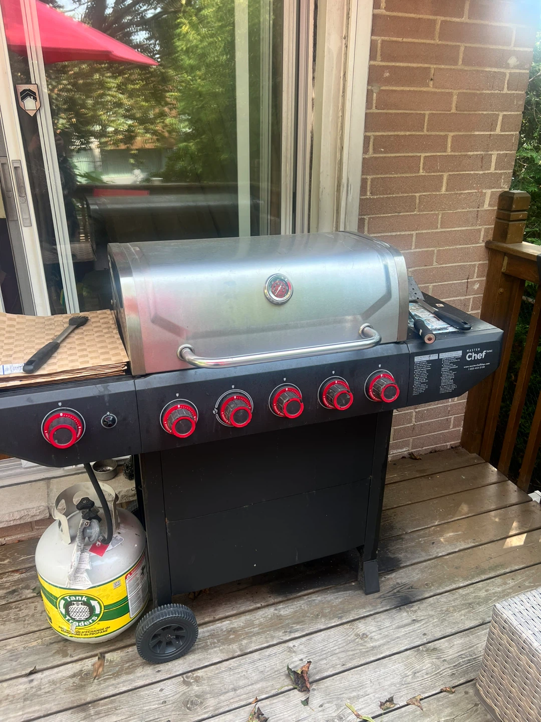 Master Chef 6-Burner Propane BBQ - photo 2