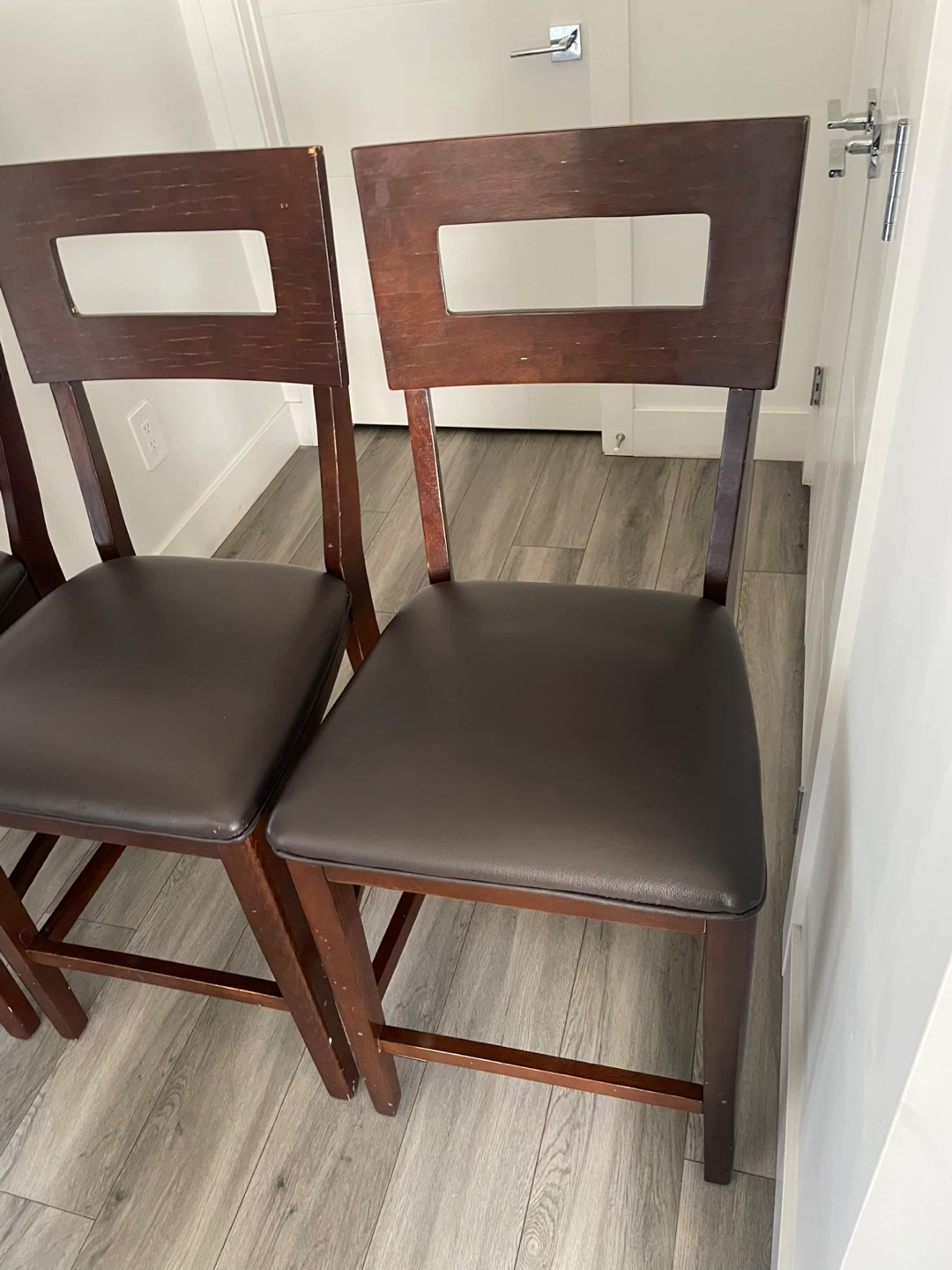 3 Leather Bar Chairs - photo 2