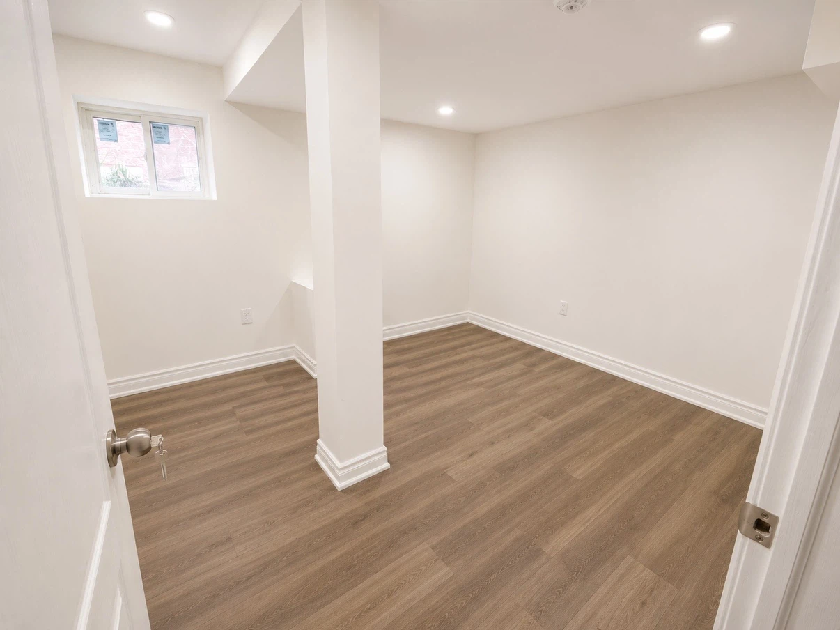 3 Beds 2 Baths - Apartment - photo 5
