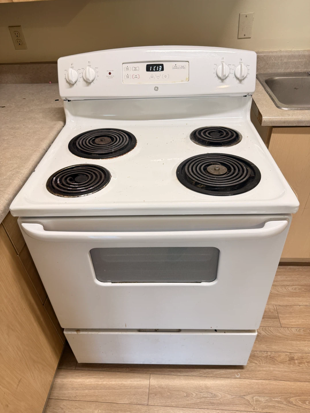 GE Electric Stove with Oven