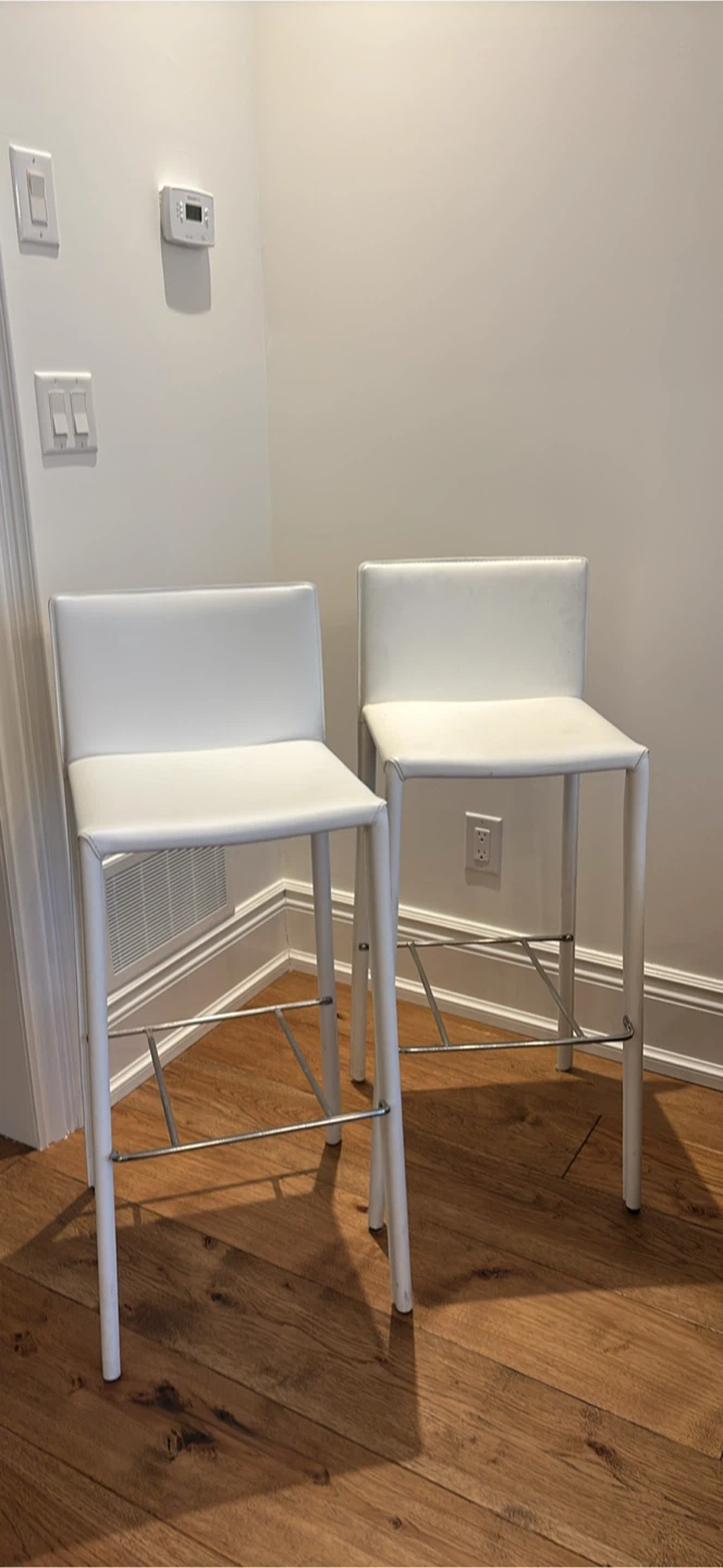 NEW Set of 2 White Leather Bar Stools SEAT HEIGHT 31”