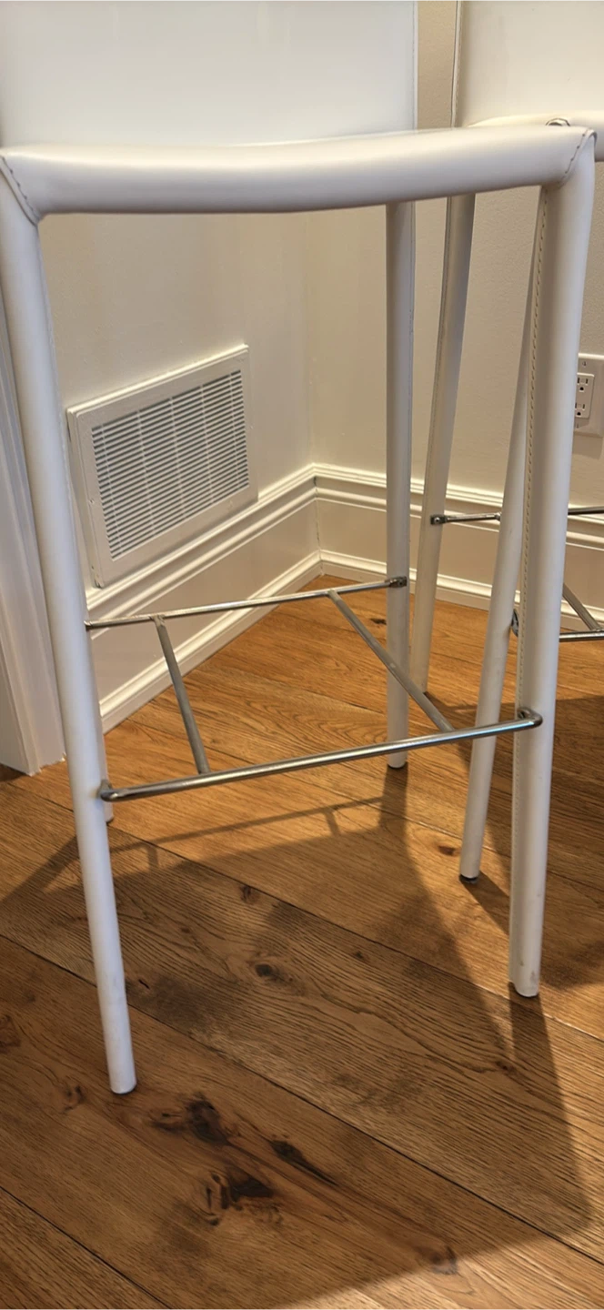 NEW Set of 2 White Leather Bar Stools SEAT HEIGHT 31” - photo 2