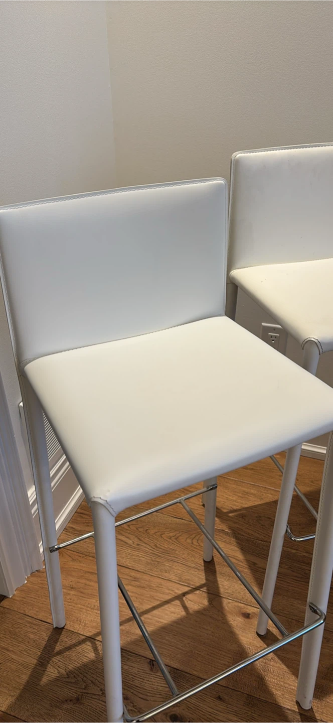 NEW Set of 2 White Leather Bar Stools SEAT HEIGHT 31” - photo 3