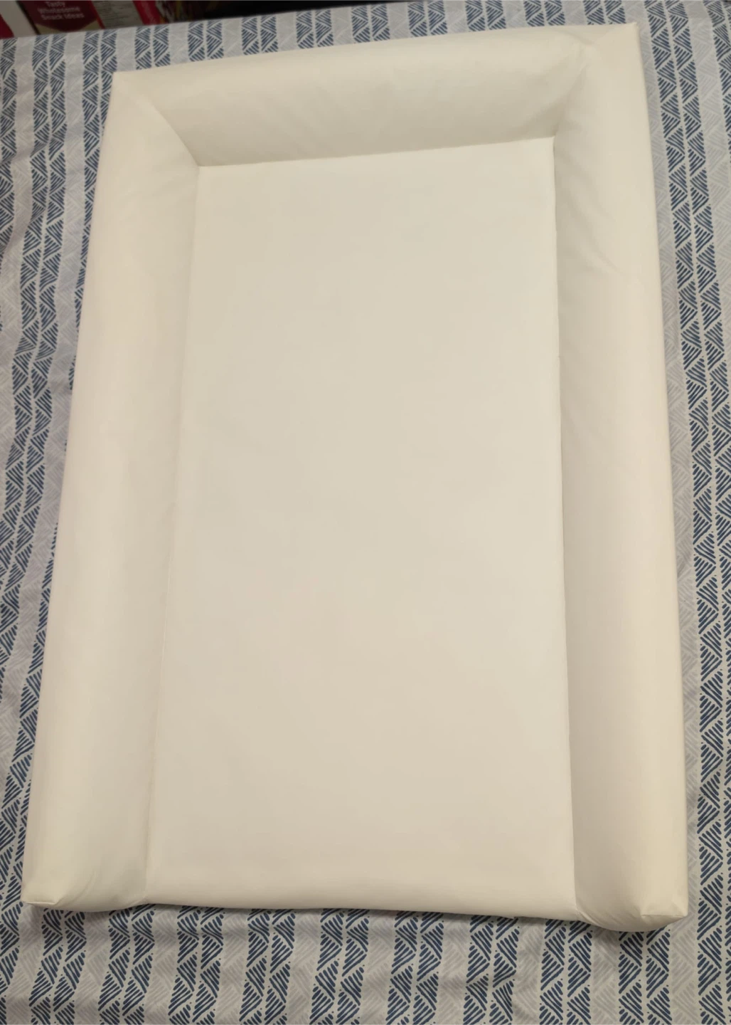 White Changing Pad with Raised Sides - photo 2