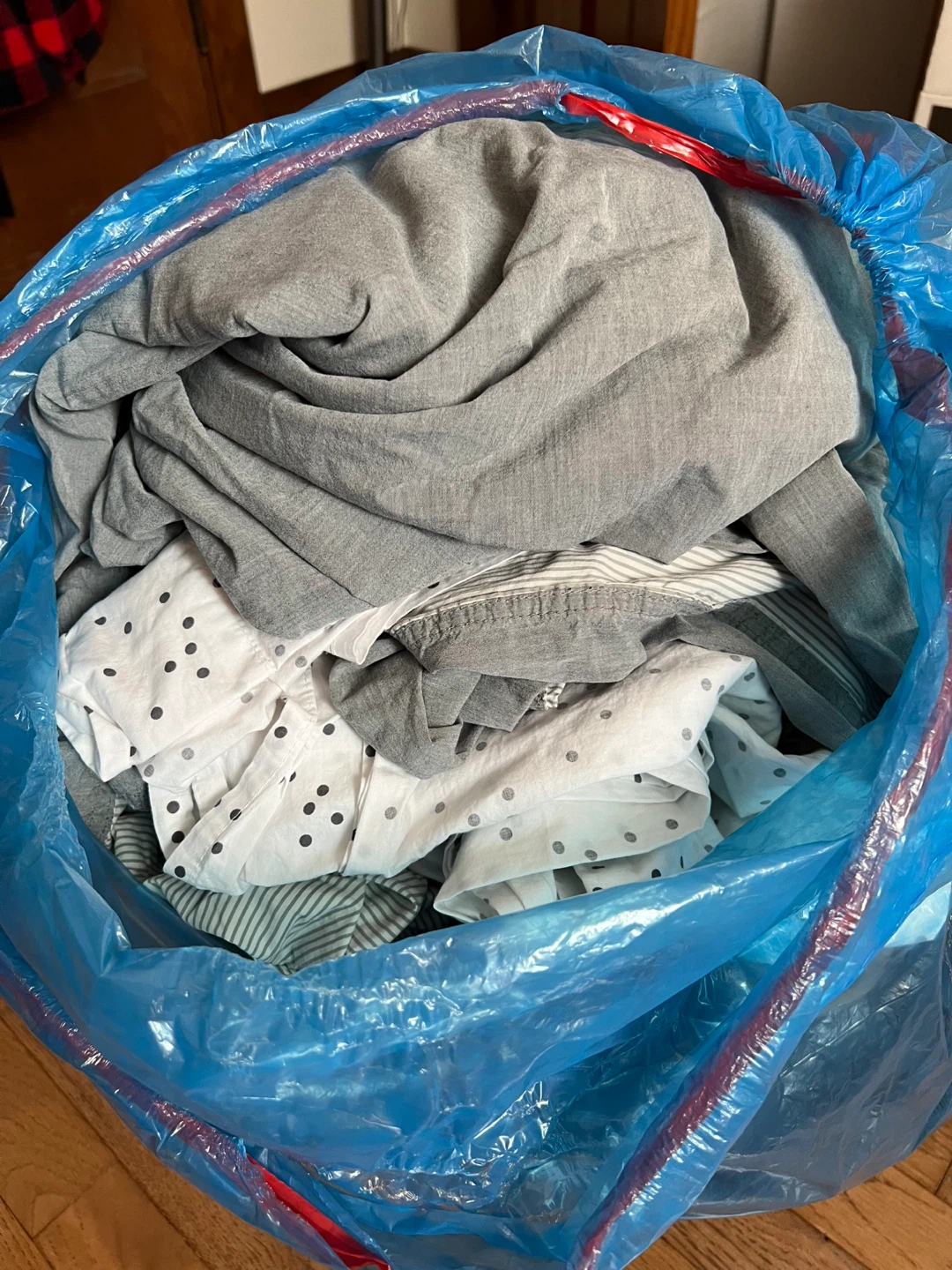 Bag of assorted queen sized sheets / duvet covers