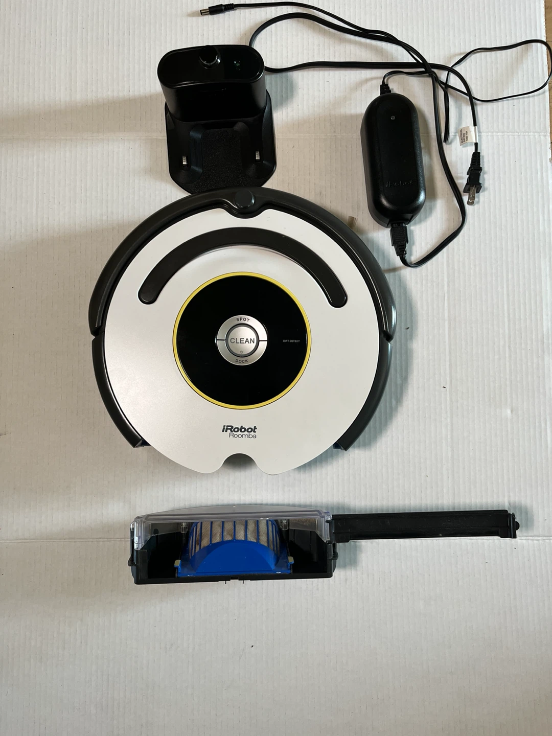 iRobot Roomba Robotic Vacuum Cleaner with Dock and Power Adapter - photo 3