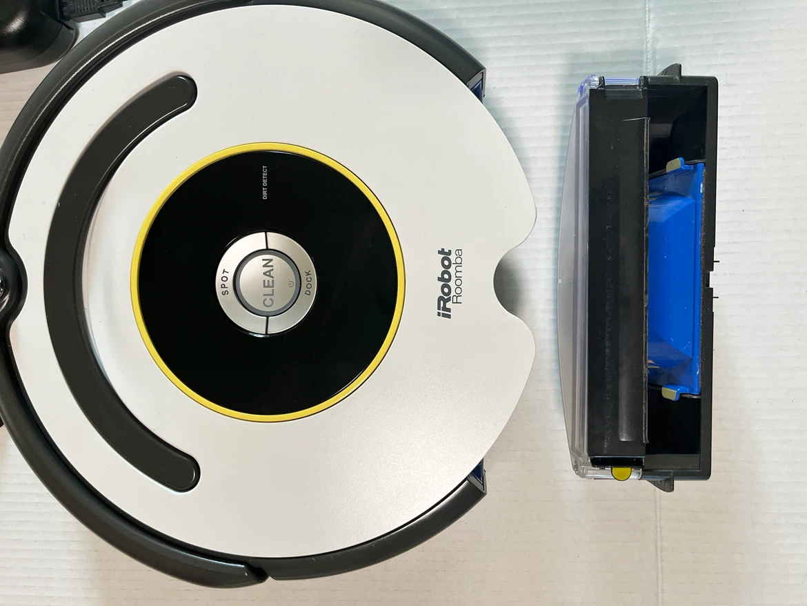 iRobot Roomba Robotic Vacuum Cleaner with Dock and Power Adapter - photo 4