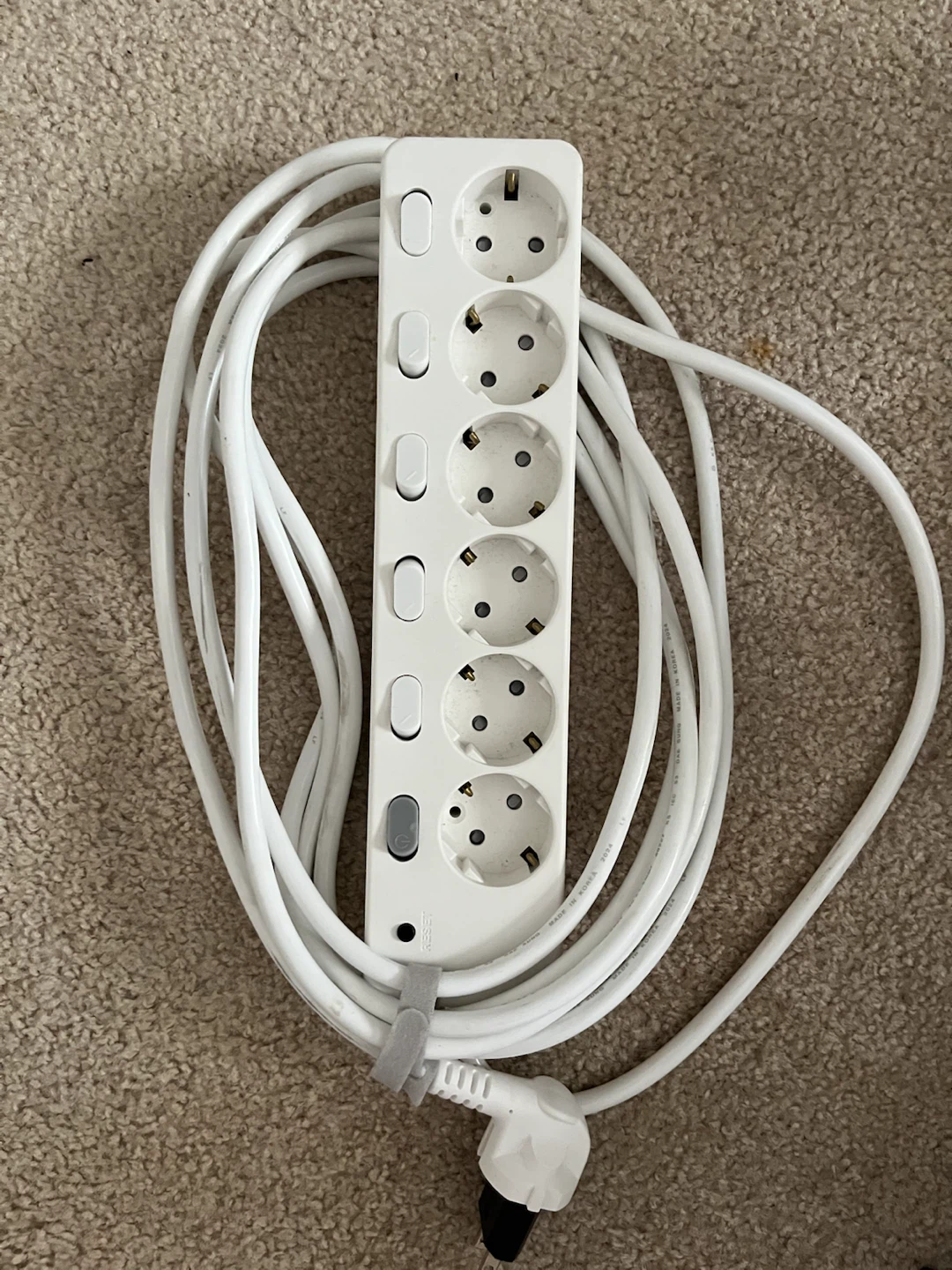 White 6-Outlet Power Bar