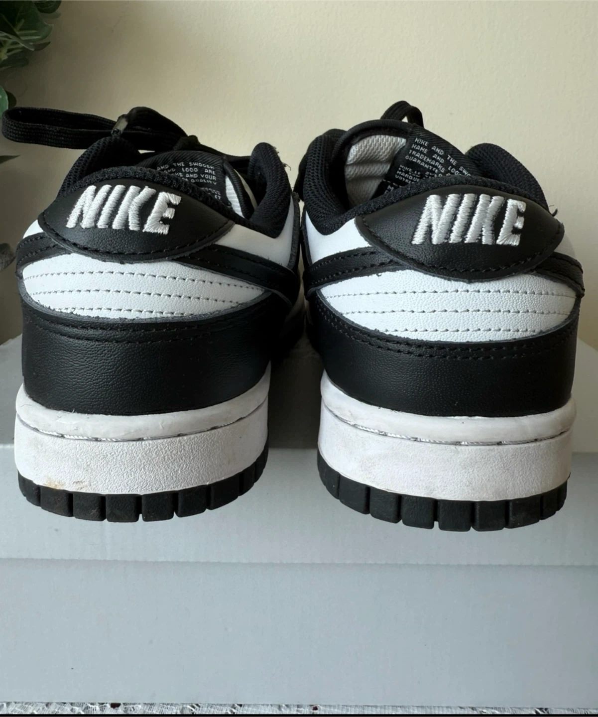 Nike Women’s Sneakers (Youth 6/ Women 7.5) Great condition!! - photo 5