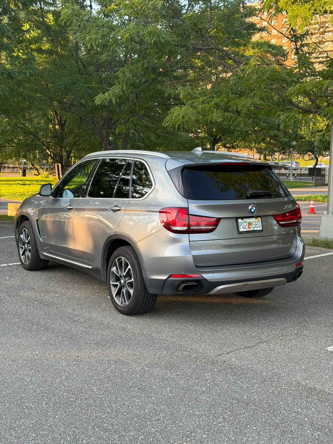 BMW X5 SUV - photo 2