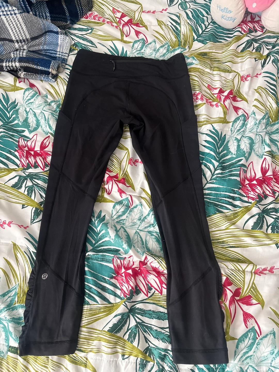 Lululemon Black Running Crops Size 6 - photo 2