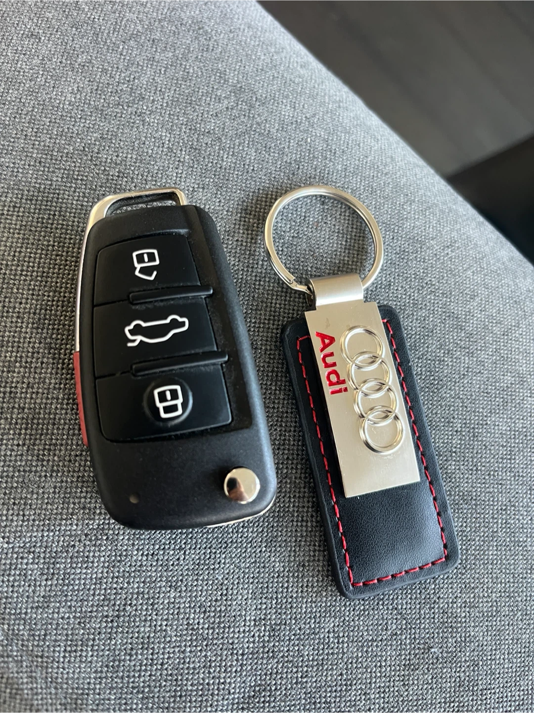 Audi Key Fob with Keychain (optional) - photo 3