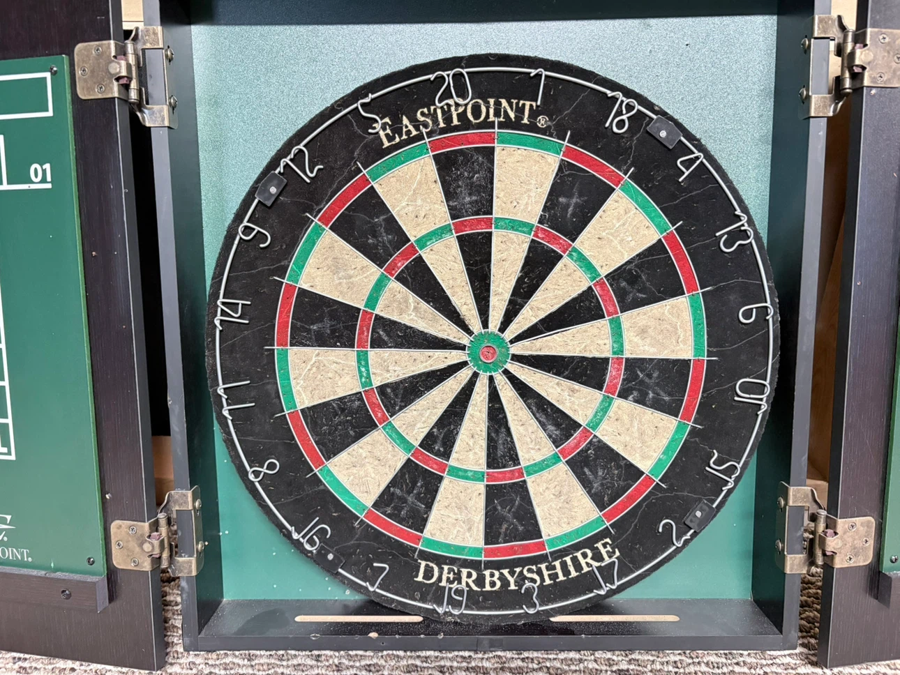Eastpoint Derbyshire Dartboard with Cabinet - photo 2