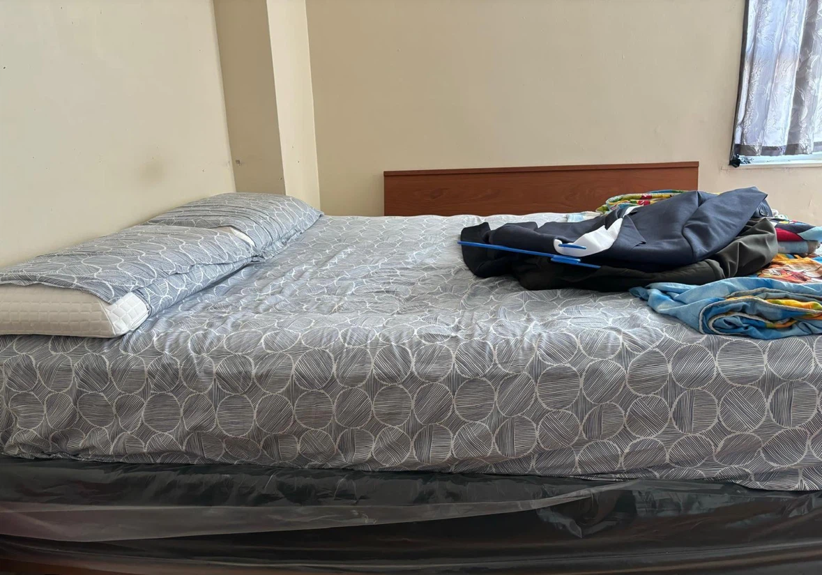 Bed with bed frame - photo 4