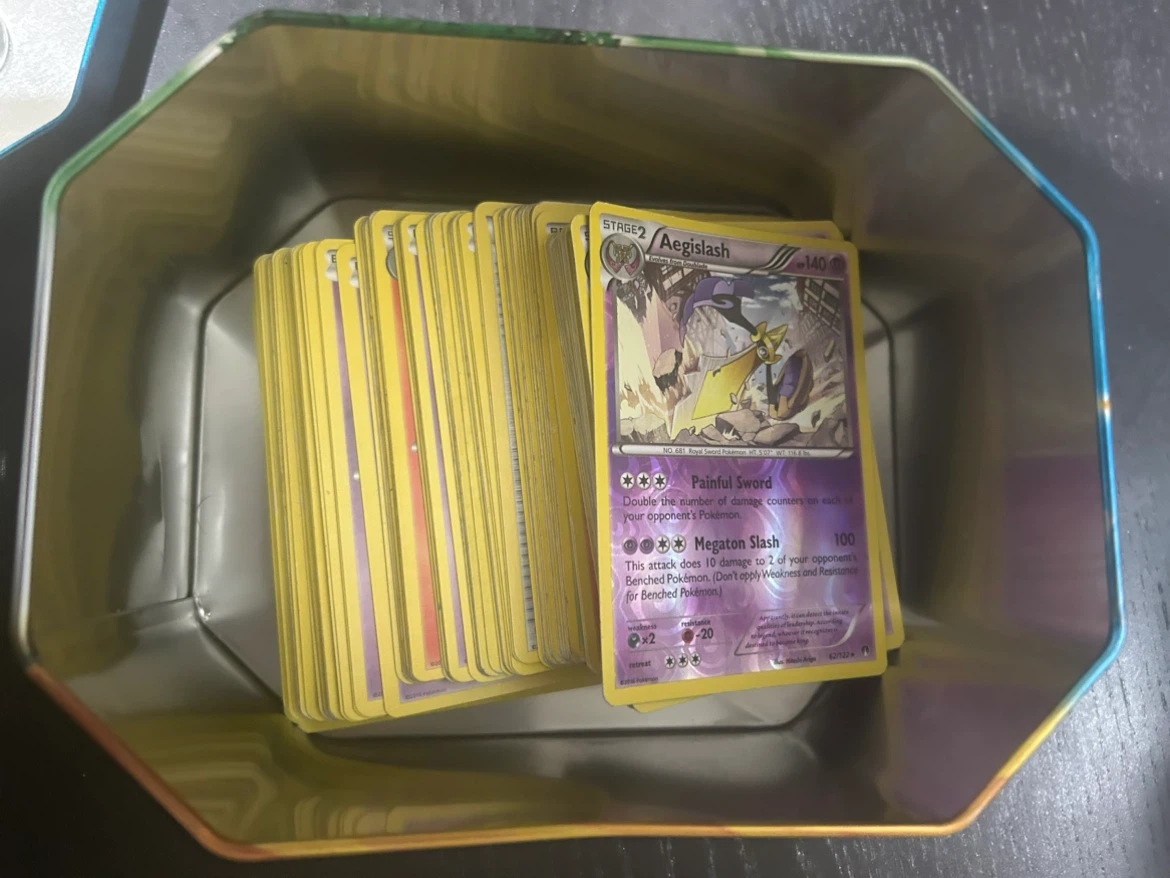 Pokémon Trading Cards - Over 200 Cards - photo 4