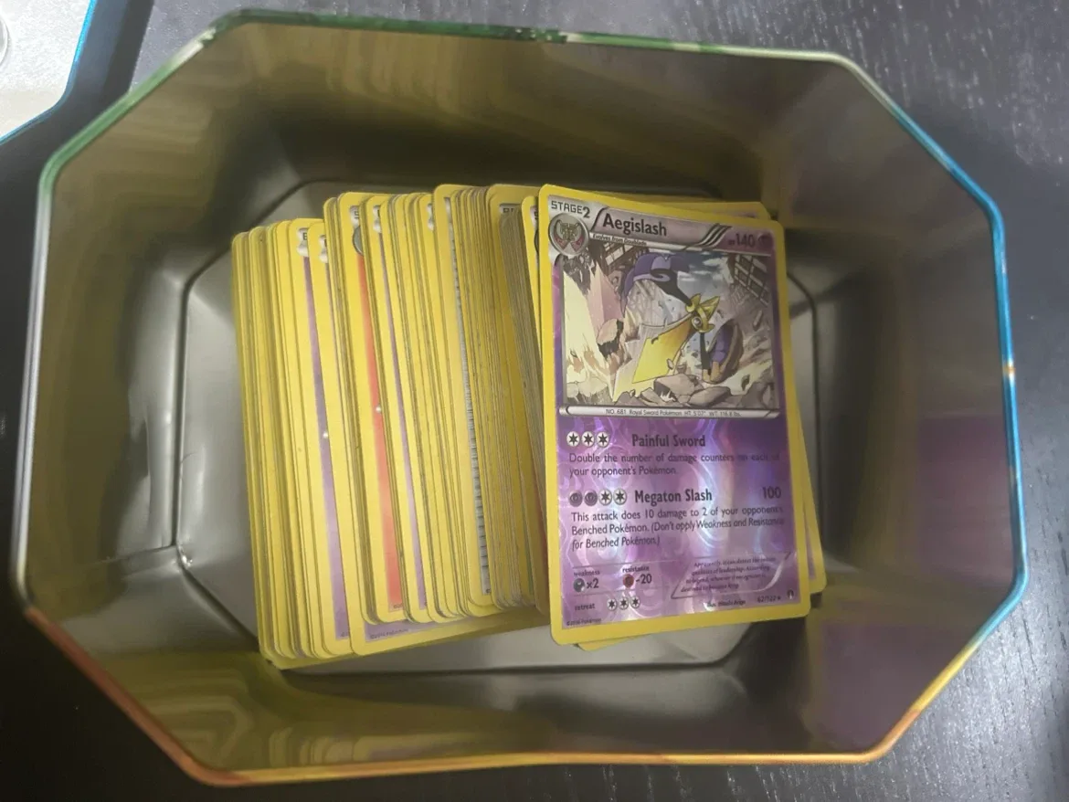 Pokémon Trading Cards - Over 200 Cards - photo 4