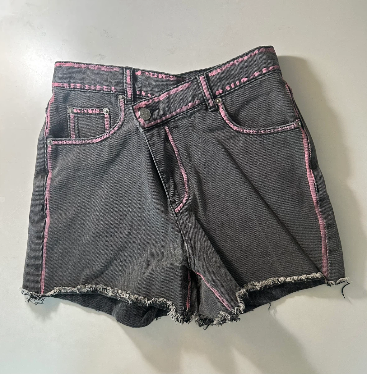 CHUU Grey Denim Shorts with Pink Trim