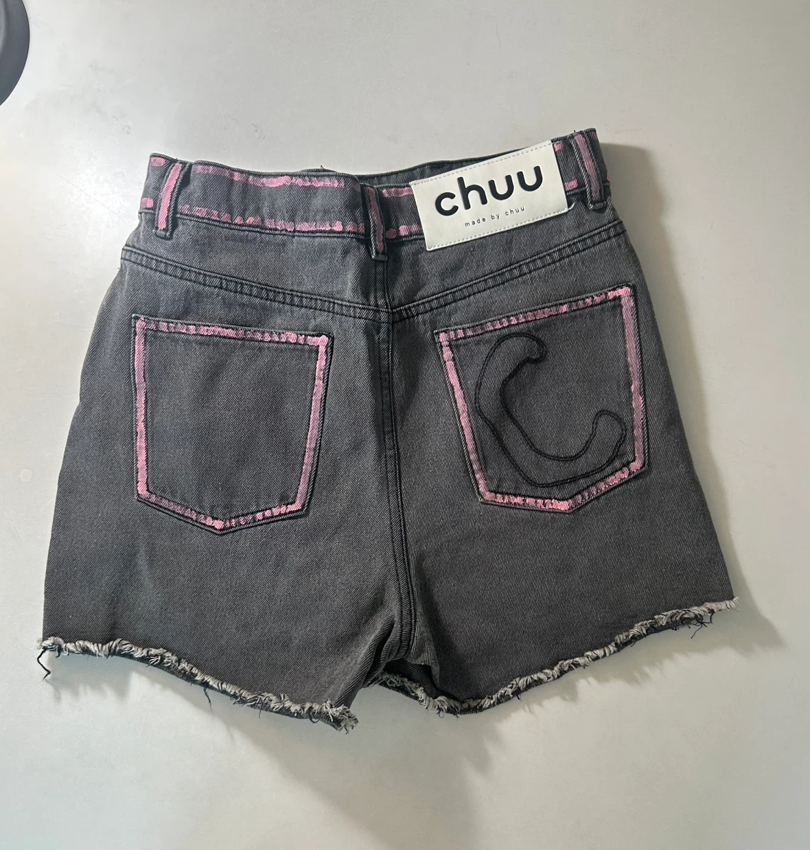CHUU Grey Denim Shorts with Pink Trim - photo 2