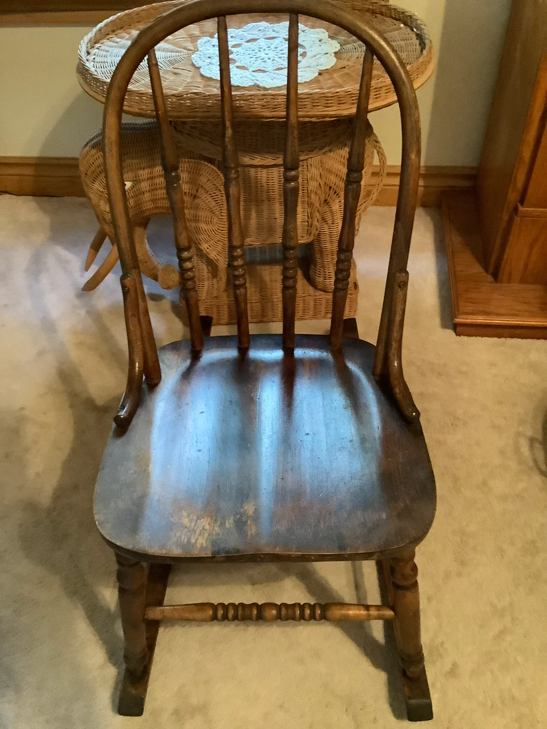 Antique/Vintage Wooden Nursery Rocker 🐞 - photo 2