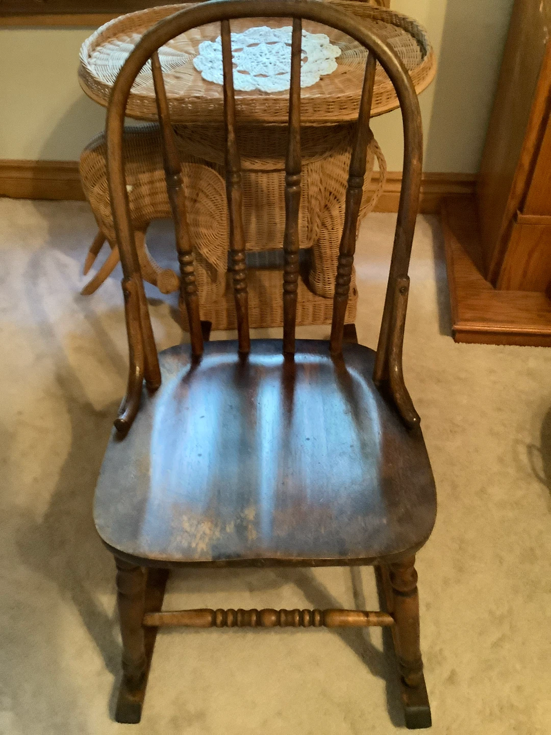 Antique/Vintage Wooden Nursery Rocker 🐞 - photo 4