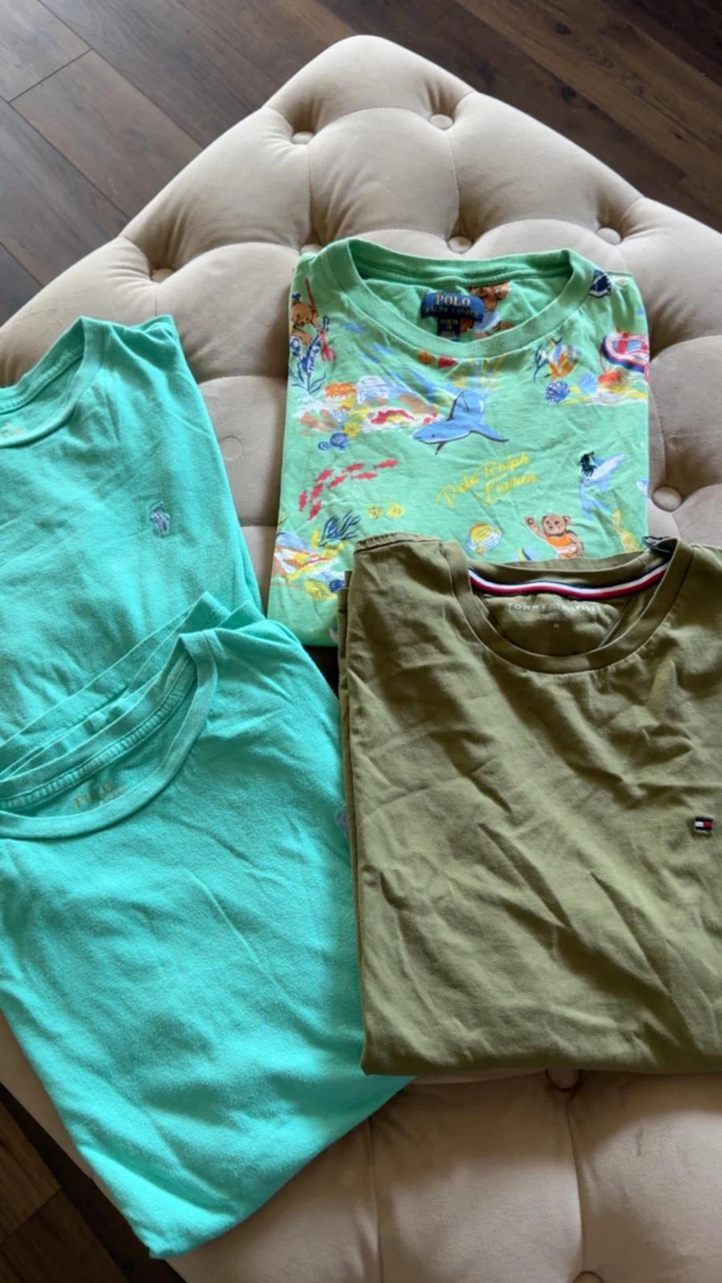 4 t shirts, 3 polo 1 Tommy Hilfiger
