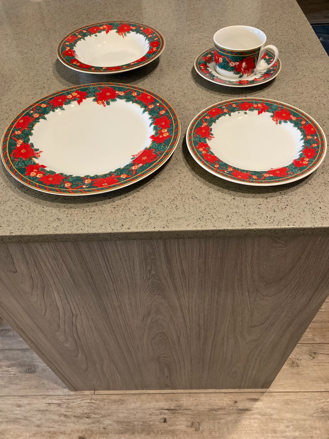 Christmas Tradition 20 Piece Dinnerware Set - photo 2
