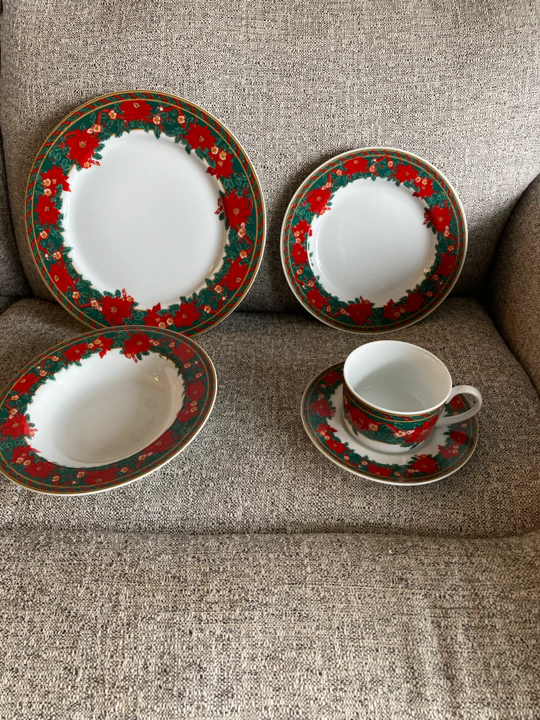 Christmas Tradition 20 Piece Dinnerware Set - photo 3