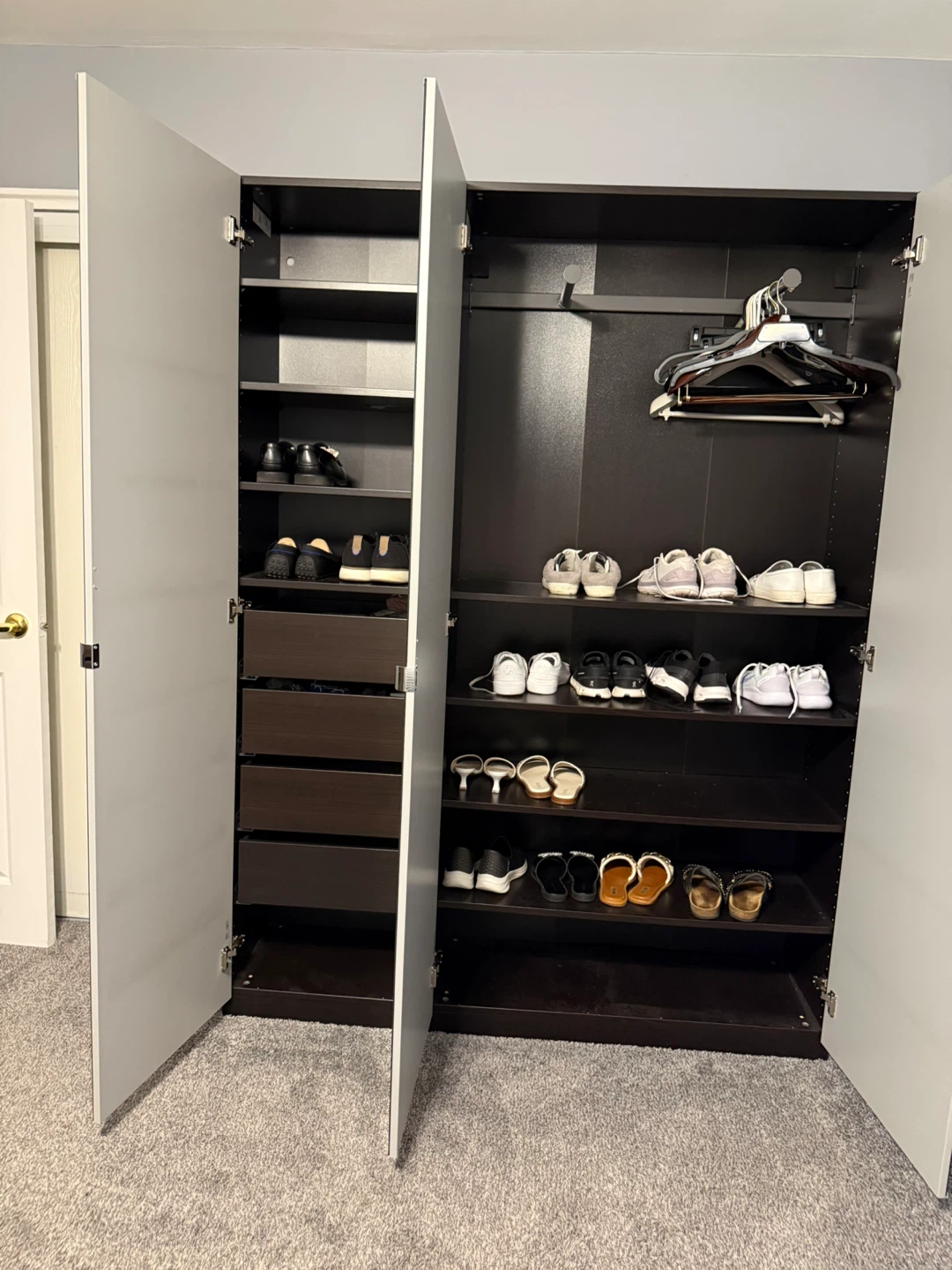 Large 3-Door Wardrobe with Mirror - photo 2